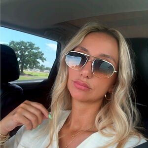 Meet your Posher, Pinar